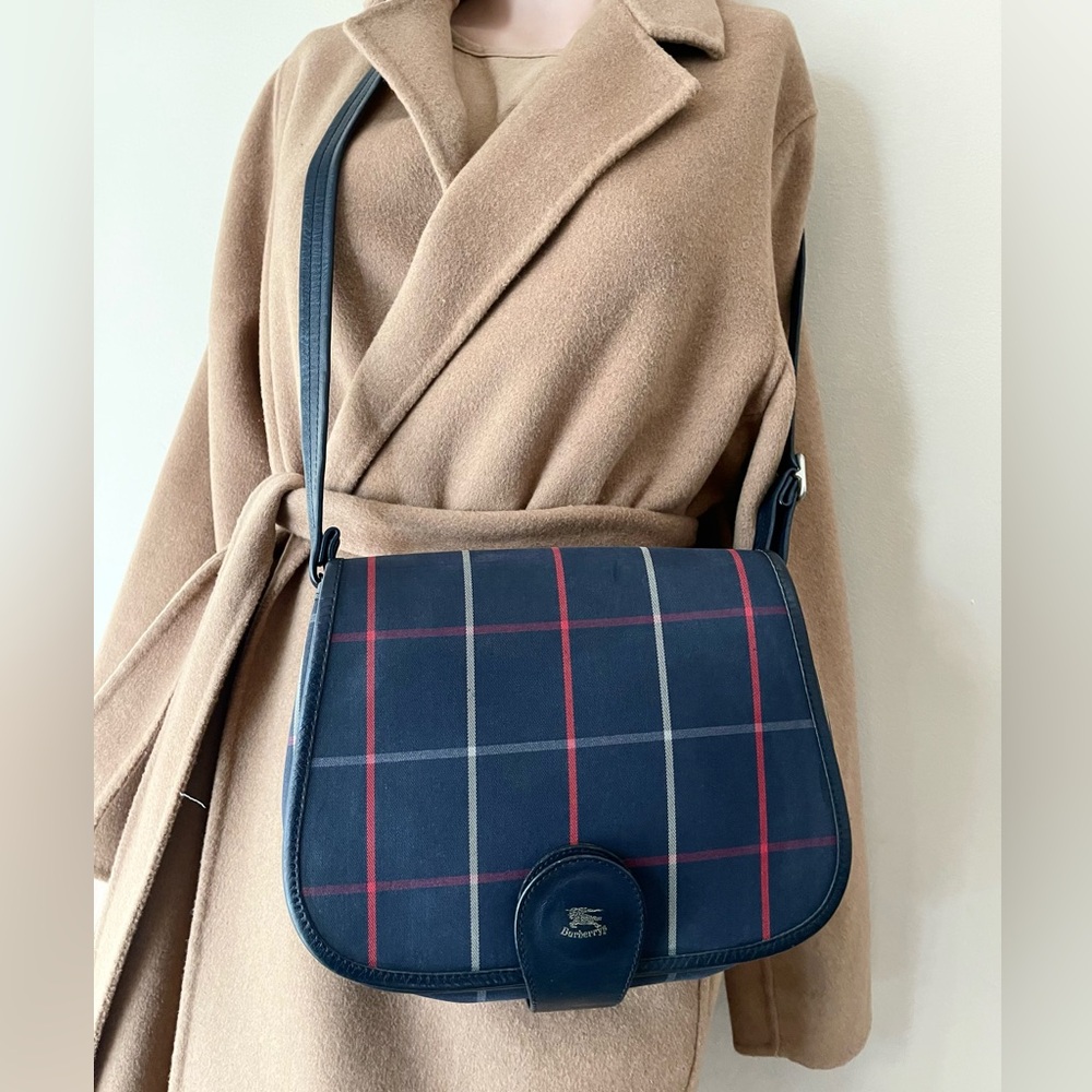 Authentic Burberrys vintage nova check blue crossbody bag (A2003)
